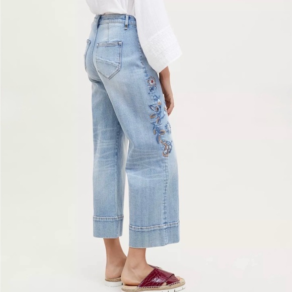 DRIFTWOOD Charlee Wide Leg Cropped Floral Embroidered Jeans Size 26 Inseam 25.5” - Picture 7 of 11